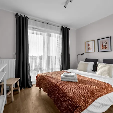 Yellow Soho Factory Elegant By Bookinghost * وارسو